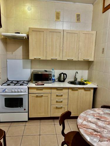 Apartment near train station and close to city center - image 4