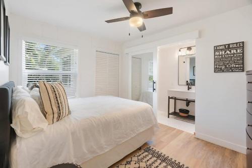 Coastal Palm Haven - With Hot Tub in Carlsbad, USA