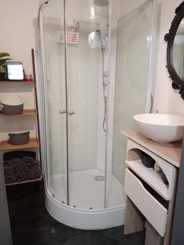 Pounette, appartement 2 chambres souplex villa Centre Thermes in 呂克瑟伊萊班