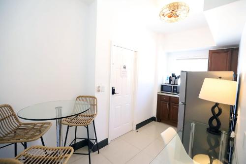 Miami Beach Apartment with Private Patio Free Parking Family Friendly No Pet Fee in Miami Beach, USA