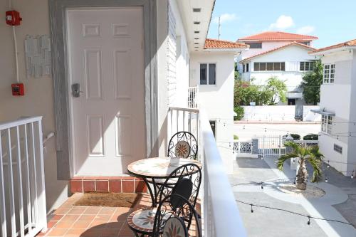 North Beach Steps to Sea Miami Apartment with Free Parking Family and Pet Friendly in Miami Beach, USA