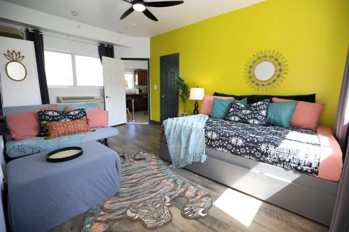 North Beach Steps to Sea Miami Apartment with Free Parking Family and Pet Friendly in Miami Beach, USA