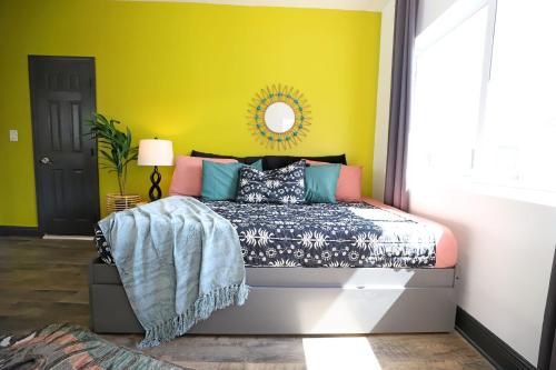 North Beach Steps to Sea Miami Apartment with Free Parking Family and Pet Friendly in Miami Beach, USA