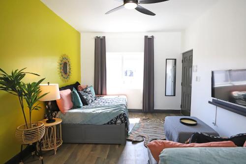 North Beach Steps to Sea Miami Apartment with Free Parking Family and Pet Friendly in Miami Beach, USA