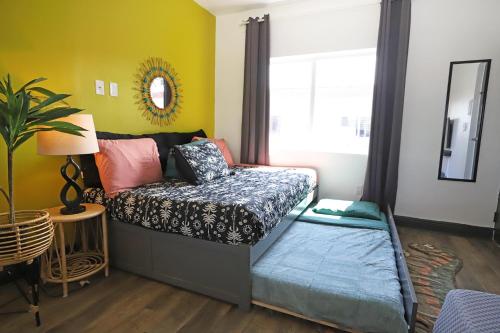North Beach Steps to Sea Miami Apartment with Free Parking Family and Pet Friendly in Miami Beach, USA