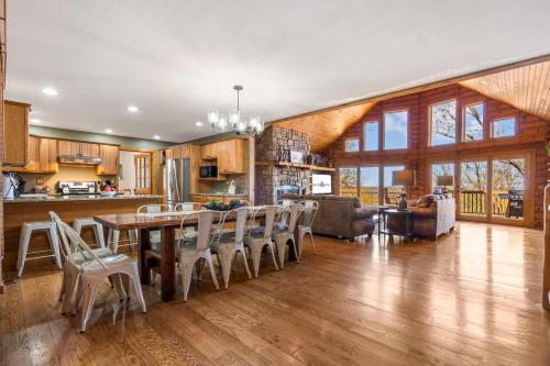 Hideaway Lodge in Ridgedale, USA