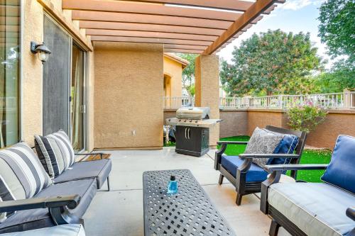 Pool Access and Private Patio Litchfield Park Home! in ลิตช์ฟิลด์พาร์ค