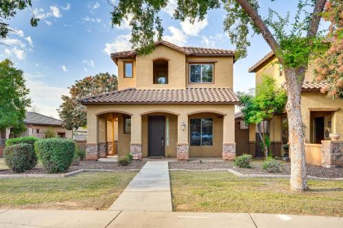Pool Access and Private Patio Litchfield Park Home! in ลิตช์ฟิลด์พาร์ค