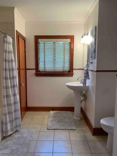 Short walk from Festival Acadien UL & Girard Park Short walk from Festival Acadien UL & Girard Park