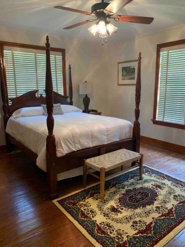 Short walk from Festival Acadien UL & Girard Park Short walk from Festival Acadien UL & Girard Park