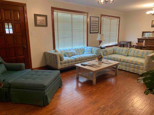 Short walk from Festival Acadien UL & Girard Park Short walk from Festival Acadien UL & Girard Park