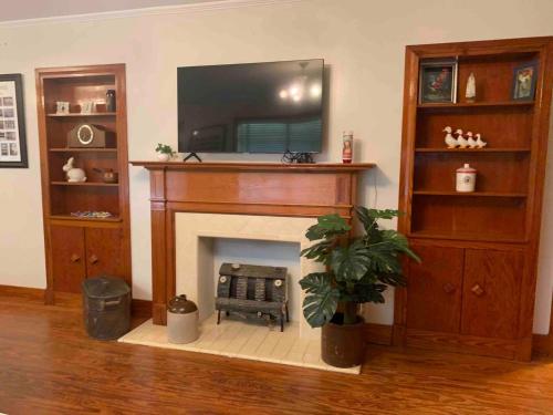 Short walk from Festival Acadien UL & Girard Park Short walk from Festival Acadien UL & Girard Park