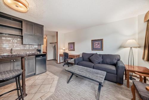 Jasper Inn & Suites by INNhotels Room Type - Queen Studio with Kitchenette