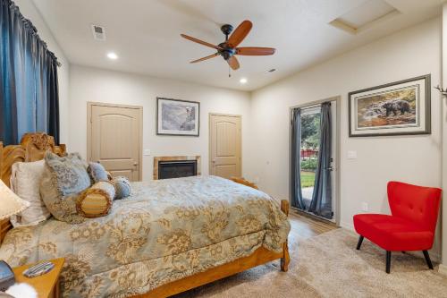 Bogie Bungalow - Walk to lake bar & restaurant - Near golf course - AC - Fireplace - Pet Ok - image 10