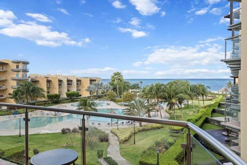 Beachfront - Aqua Vista 3BR condo - A347