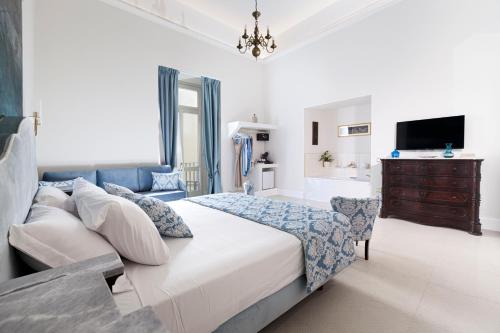 King Room with Spa Bath image 9