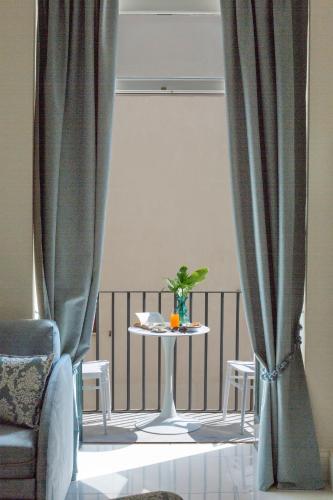 King Room with Spa Bath image 1