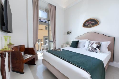 Deluxe Double Room image 6