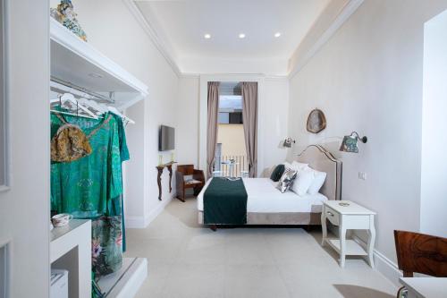 Deluxe Double Room room in Grace Suites Sorrento