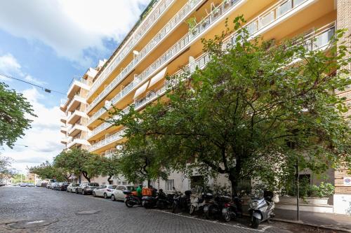 Hostly-Wood and Colors Rome Midtown-Just 7min to Colosseum, Rome (photo 2)