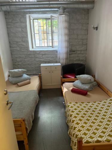 2 twin beds