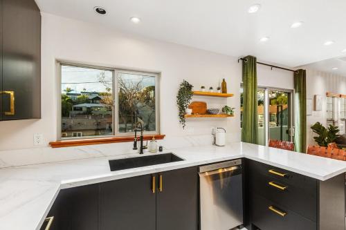Sunset Terrace-Hot Tub-King Bed-Game Room-Parking in San Diego, USA
