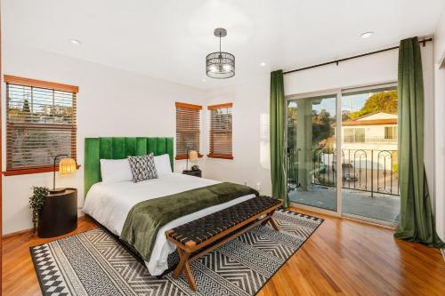 Sunset Terrace-Hot Tub-King Bed-Game Room-Parking in San Diego, USA