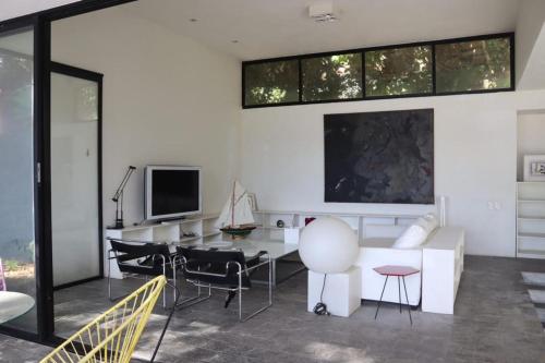 Preciosa Casa Contemporanea Vista Lago en pueblo in Valle de Bravo, Mexico