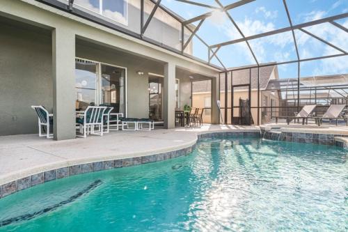 Emerald Island Large 8 Bed Home Golf Resort villa - image 4