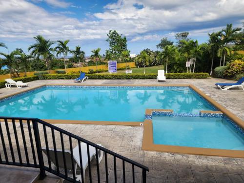 مسبح, LaCondea in فالماوث