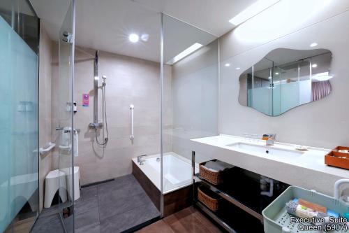 room detail thumbnail 2