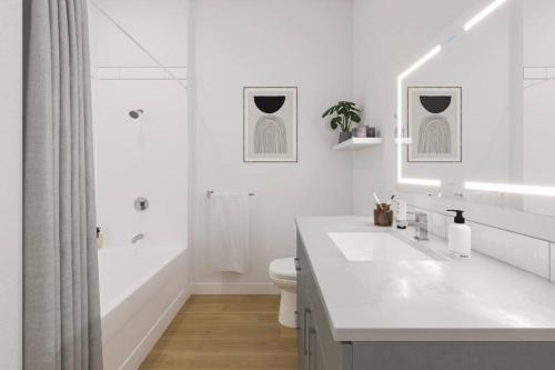 Stylish & Central TOP FLOOR suite in Kelowna in Kelowna, Canada
