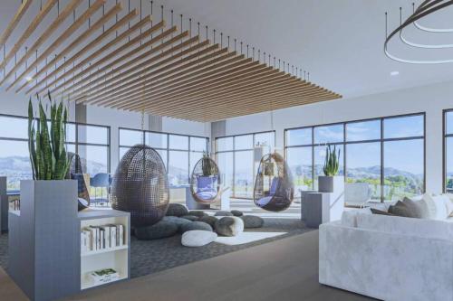 Stylish & Central TOP FLOOR suite in Kelowna in Kelowna, Canada