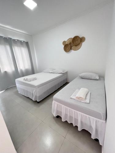1 double bed, 1 twin bed