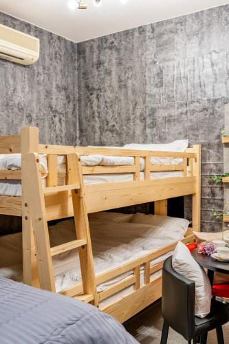 0s-19mins walk to tsutenkaku Dotonbori nanba