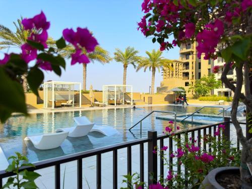 Ultra Luxury Flat with Amazing Pool Near to Burj, Dubaj (zdjęcie 2)