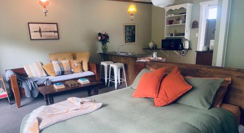 Matakana Waterfall Hideaway in Warkworth
