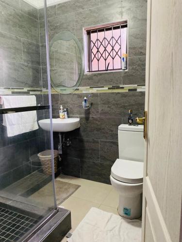 ห้องน้ำ, Makhedams guest house in อัมฮลาลิ