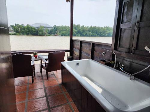 RUEN CHANG Riverside in Muaeng / Paknam