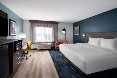 La Quinta by Wyndham Greensboro NC - main image