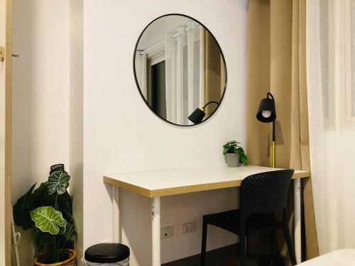 Park Mckinley West 1BR Balcony near BGC Makati Airport, Manila (photo 7)