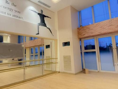 Park Mckinley West 1BR Balcony near BGC Makati Airport, Manila (photo 10)