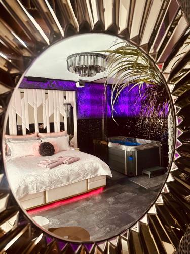 Love Room Secret-private jacuzzi spa & cinéma Bucuresti (Love Room Secret-private jacuzzi spa & cinema Bucuresti) in بيبيرا