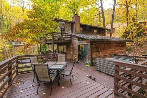 Cabin On the Creek - image 8