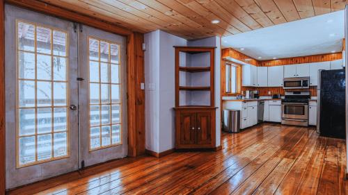 4 Bedroom House in Vermont with Hot Tub in Killington Village, USA