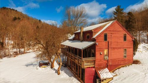 4 Bedroom House in Vermont with Hot Tub in Killington Village, USA