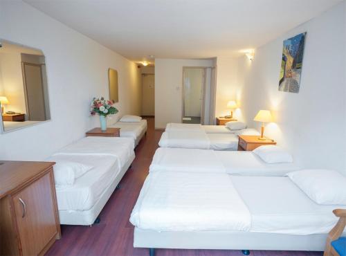 Delta Hotel City Center Room Type - Six-Person Room