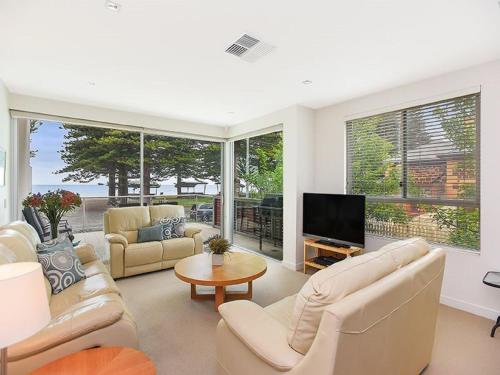 Breeze Beachfront Apartments - Tap to explore photos