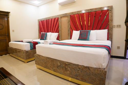 Metro One Hotel – Lahore, WI