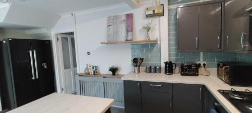 Brackenfield House in Great Barr, Birmingham near Alexander Stadium and near the M6, with free WiFi and free parking and easy access to Walsall, West Bromwich, Aston Villa Football Ground, Star City and Birmingham City Centre, Бирмингем (фото 10)